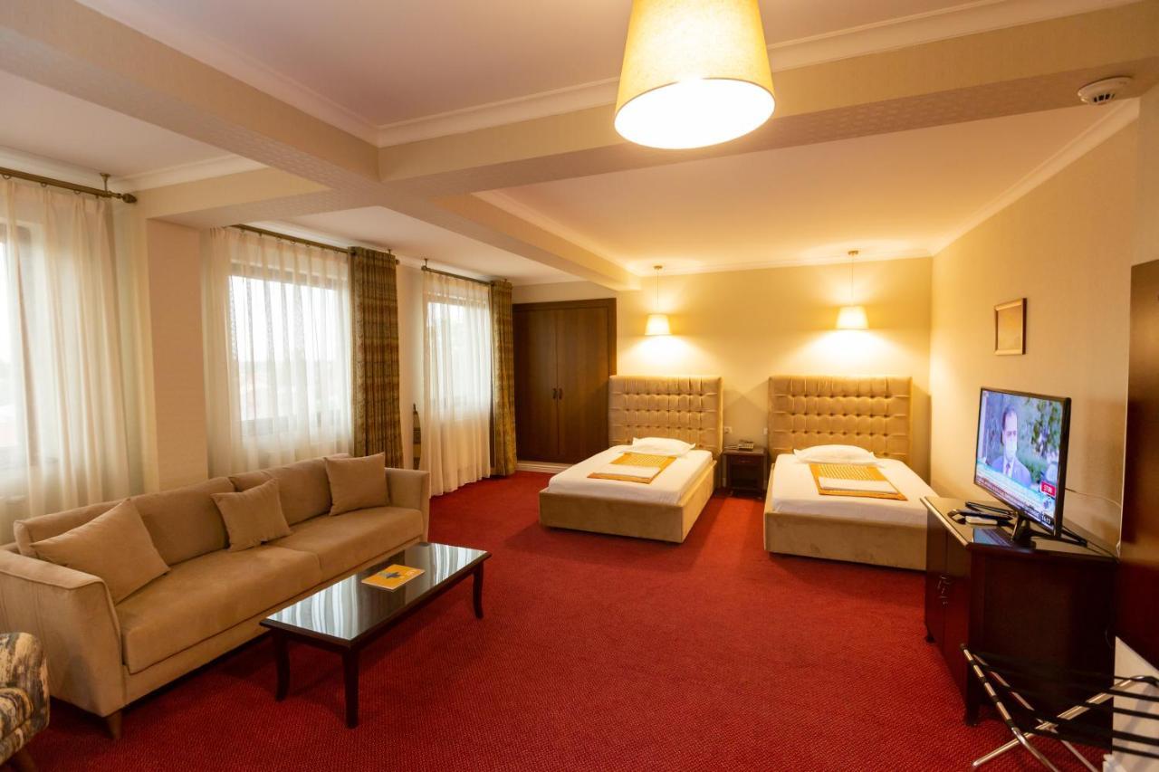 Hotel Art Buzau Exterior photo